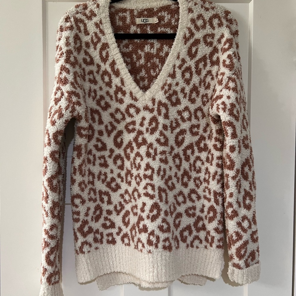 UGG Women's V-Neck Cream and Brown Sweater